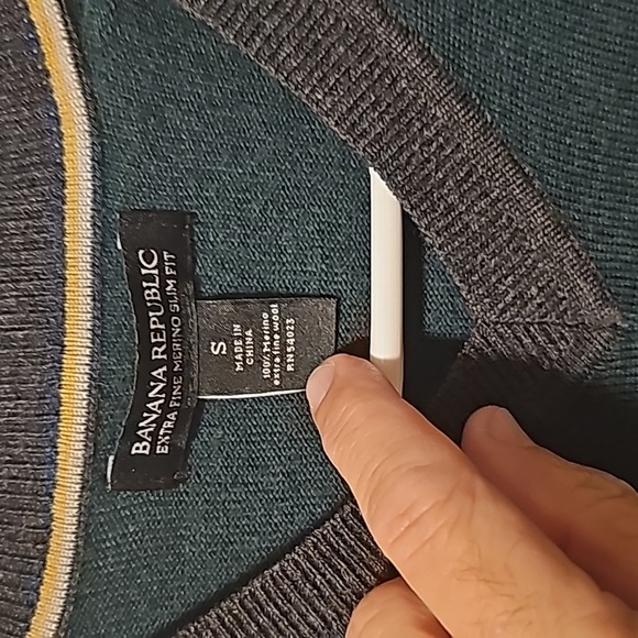 Banana Republic VNeck - Picture 2 of 2